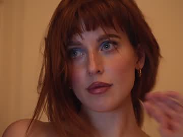 girl
        ellaa91 cam image #5529167