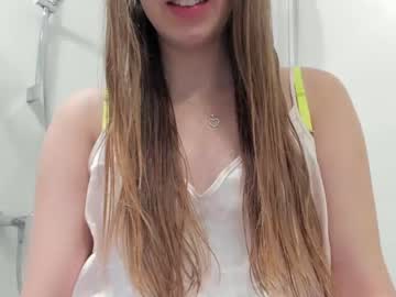 girl
        molly__moor cam image #1199045