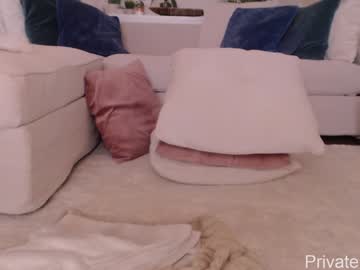 girl
        lucydalton cam image #4314199