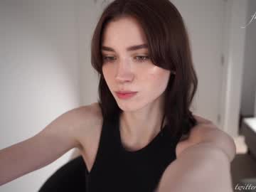 girl
        luna_ai cam image #6081325
