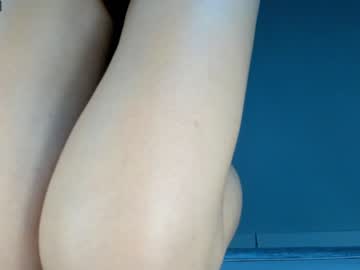 girl
        sia_moon cam image #1872898