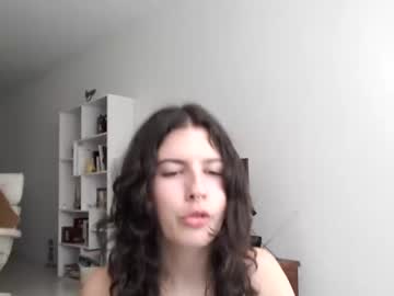 girl
        frenchava cam image #2352284