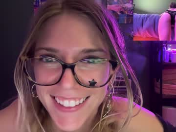 girl
        oliviahansleyy cam image #5265607