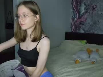 girl
        lowress cam image #6287852