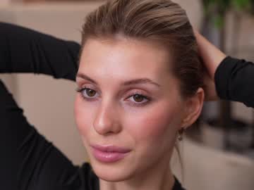 girl
        refined_style cam image #5978928