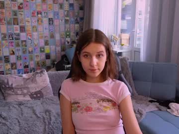 girl
        vanessabayer cam image #4417590