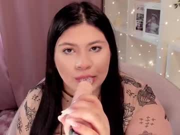 girl
        lisajolly cam image #6638918