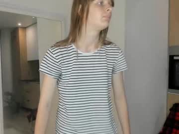 girl
        lynncodrington cam image #4598135