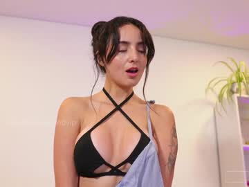 girl
        annie_dreams cam image #4903972