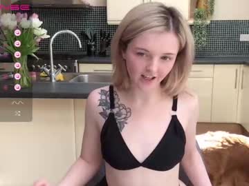 girl
        lucydelovely cam image #1640487