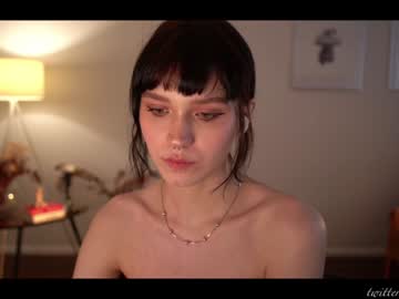 girl
        luna_ai cam image #1849525