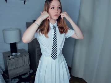 girl
        caressing_glance cam image #3456156