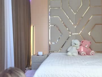 girl
        brightrays__ cam image #3346362