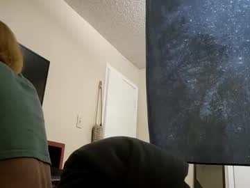 girl
        dumbemoloo cam image #2442241