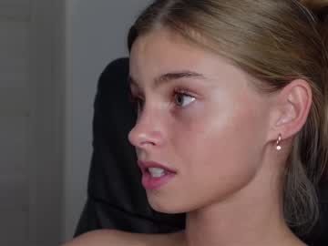 girl
        abby_laker cam image #5443151
