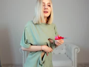 girl
        oliviabr0wn cam image #258187