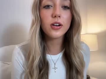 girl
        lovelyyylivyyy cam image #5047760