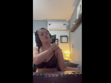 girl Nude Cam Girls Playing Games with eemilyyyy19