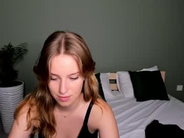 girl
        grace_barton cam image #2104338