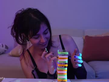 girl
        lizmreow cam image #6492120