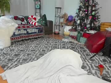 girl
        skyewatson cam image #5643654