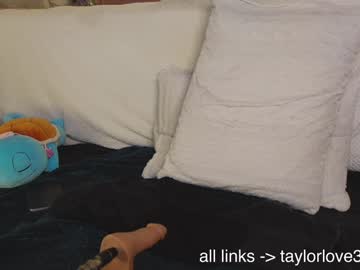 girl
        taylor_love_303 cam image #6323788