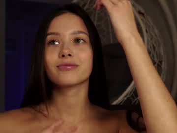girl
        emilybatee cam image #6685947