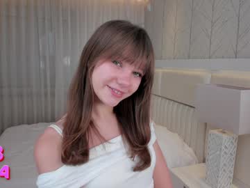 girl
        little_lolla18 cam image #5183279