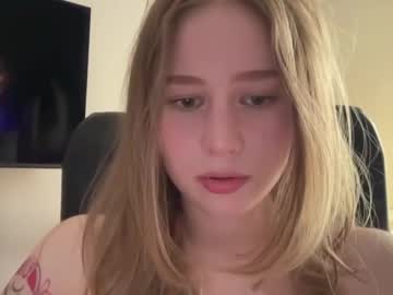 girl
        whoisalisa cam image #4547356