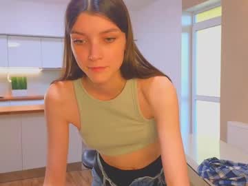 girl
        lucettagibbard cam image #4950388