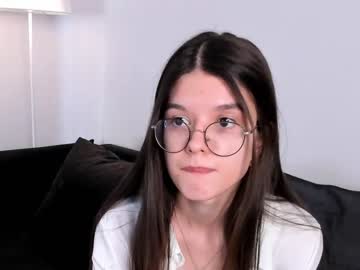 girl
        hellogentlemana cam image #3490592