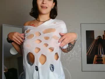 girl
        lisasashley cam image #2421517