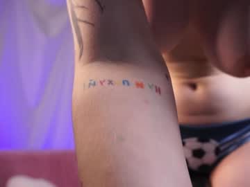 girl
        meow_meow_mia cam image #5531147