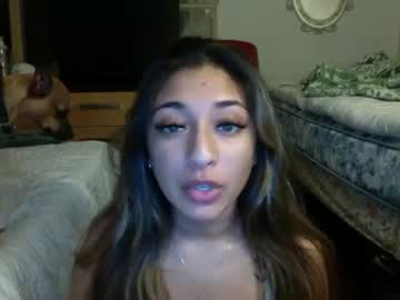 girl
        kristy_barrios cam image #1860245