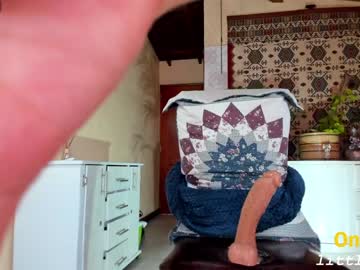 girl
        little_izzi cam image #3371780