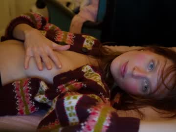 girl
        ellaa91 cam image #146816