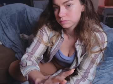 girl
        chroniclove cam image #5156617