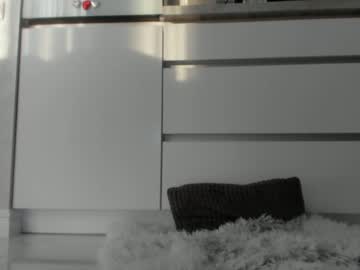 girl
        meryfoxxx cam image #346192