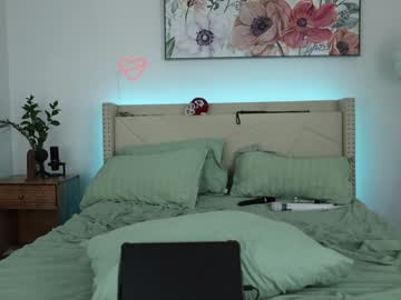 couple
        ari_lovexo cam image #5601056