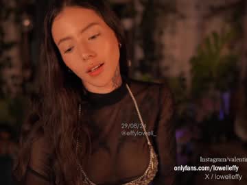 girl
        effylowell_ cam image #4925950