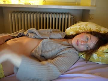 girl
        ellaa91 cam image #58722