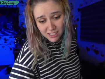 girl
        ziny_cosky cam image #6428279
