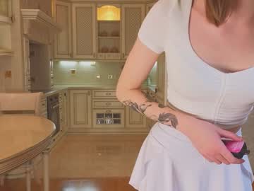 girl
        harrieteasley cam image #5228727
