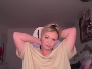 girl
        kiradivine cam image #5324683