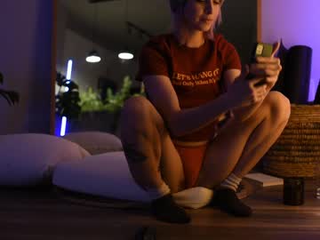 girl
        lizmreow cam image #1163134