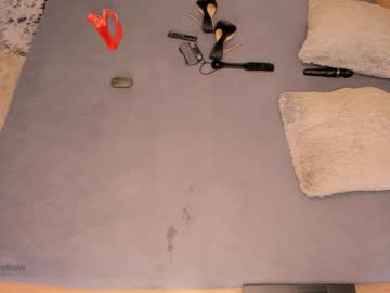 girl
        theanytimeshow cam image #4052192