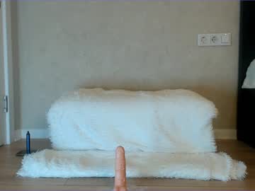 girl
        loonyko cam image #19194