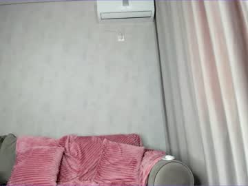 girl
        bboobscarol_ cam image #1495631