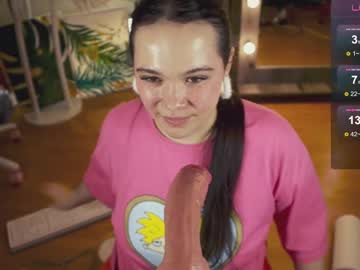 girl
        chery_lady22 cam image #6120544