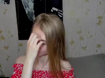 girl
        phoebepaw cam image #4395966